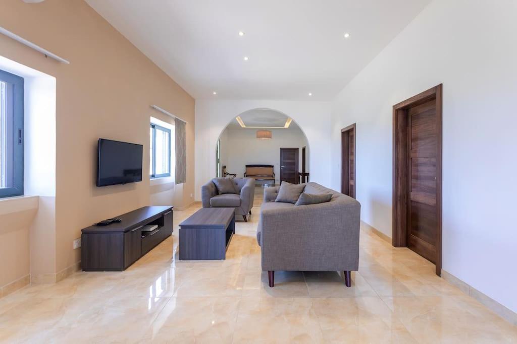 Spacious, Bright, Valley & Sea View Maisonette Xagħra エクステリア 写真