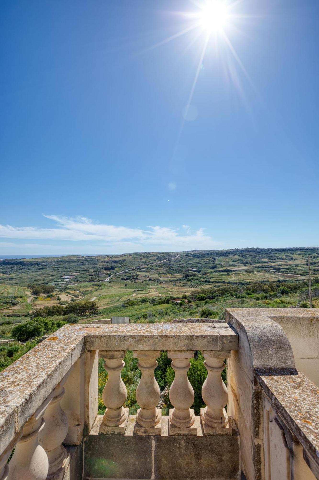 Spacious, Bright, Valley & Sea View Maisonette Xagħra エクステリア 写真