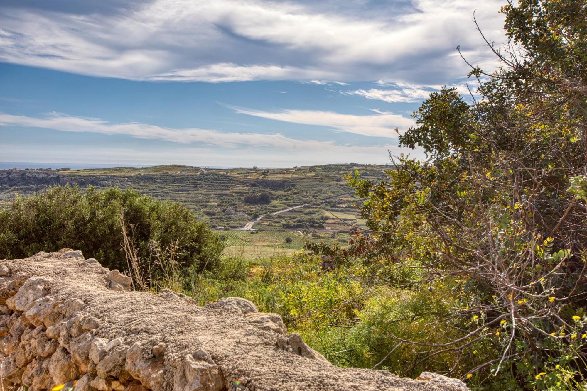 Spacious, Bright, Valley & Sea View Maisonette Xagħra エクステリア 写真