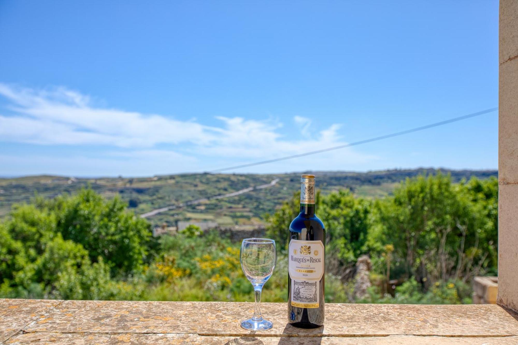 Spacious, Bright, Valley & Sea View Maisonette Xagħra エクステリア 写真