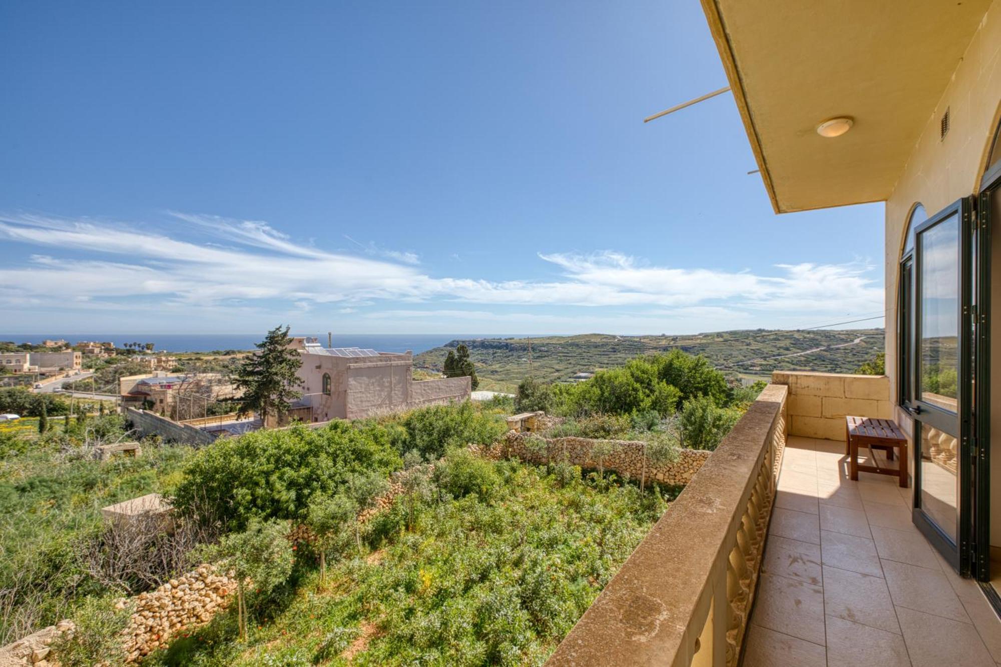 Spacious, Bright, Valley & Sea View Maisonette Xagħra エクステリア 写真